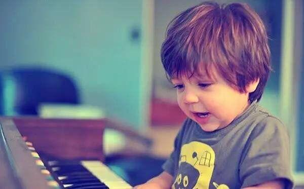孩子多大适合学钢琴?儿童学钢琴的好处