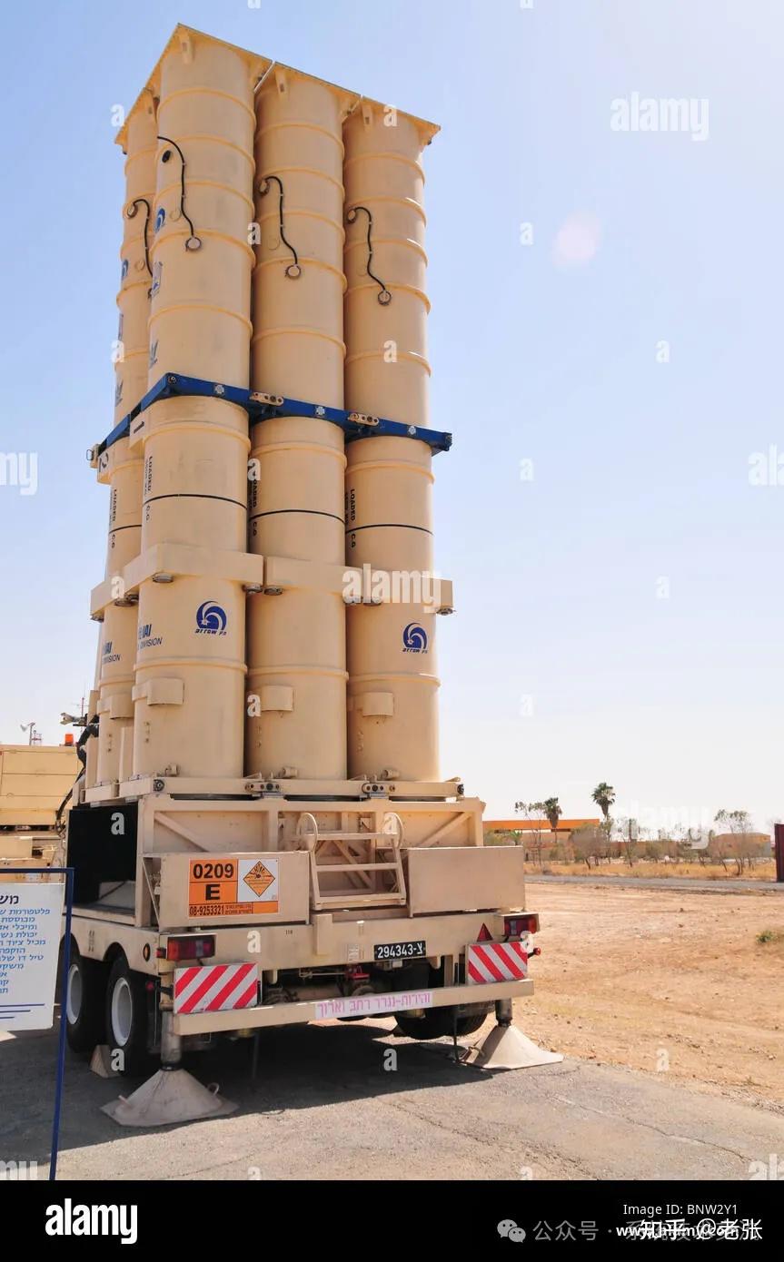 它采用微波和无线电数据以及语音通信链路连接到"绿松"和"金香橼".