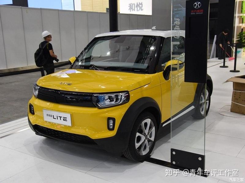 一款车是arcfox-7lite是小型车中第一个采用全铝合金轻量化车身 笼式