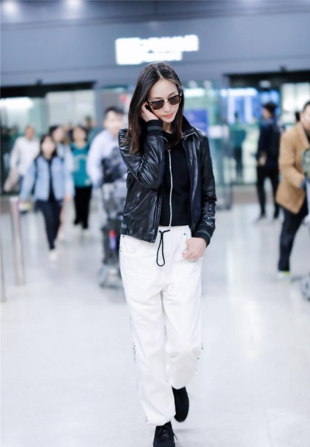 张钧甯不愧是台湾气质女王穿皮衣混搭运动裤乱穿也好看