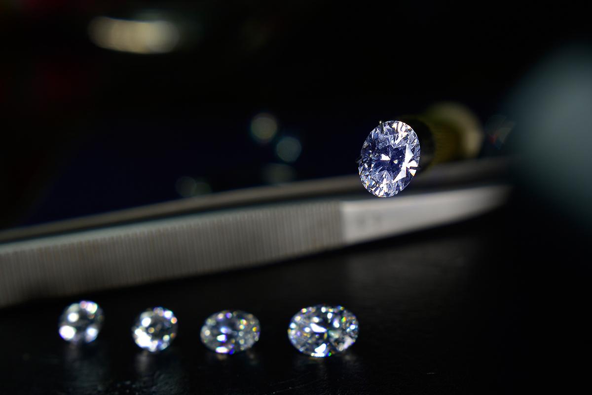 钻石又闪亮了半年涨幅逼近40%的简单介绍