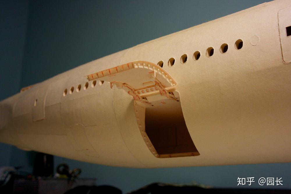 用硬纸板制作一台超仿真波音777客机
