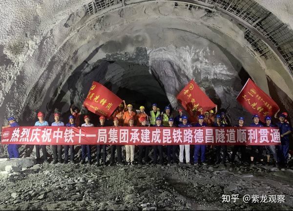 yibo:不愧是基建狂人，中国建设1096公里的超级铁路有多难