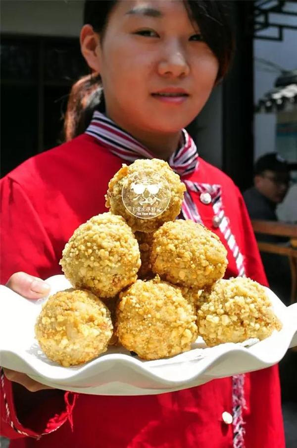 山东平阴的玫瑰梨丸子春天的玫瑰和秋天的梨在唇角相遇