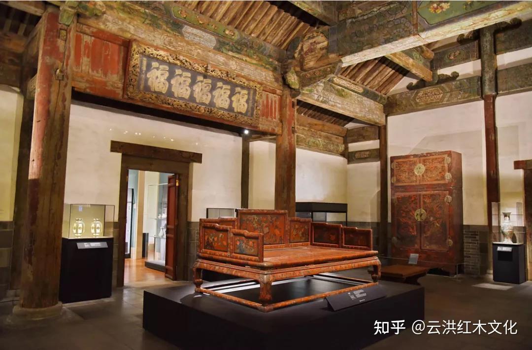 的绘画作品,频频可以看罗汉床的出现,作为居家,待客,休闲的大型家具