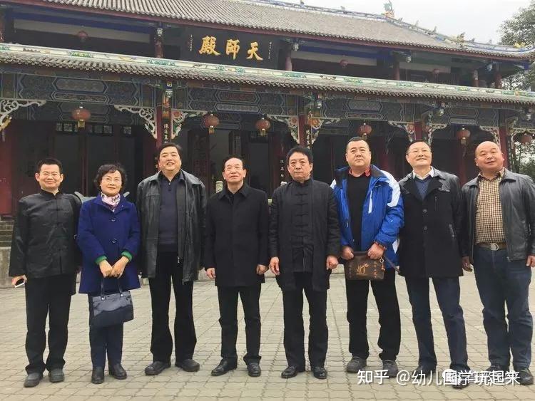 中国国学院大学校长弘二水太深了