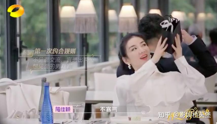 黄奕约会对象被曝骗婚劈腿多人齐晒聊天记录怦然节目组遭指责