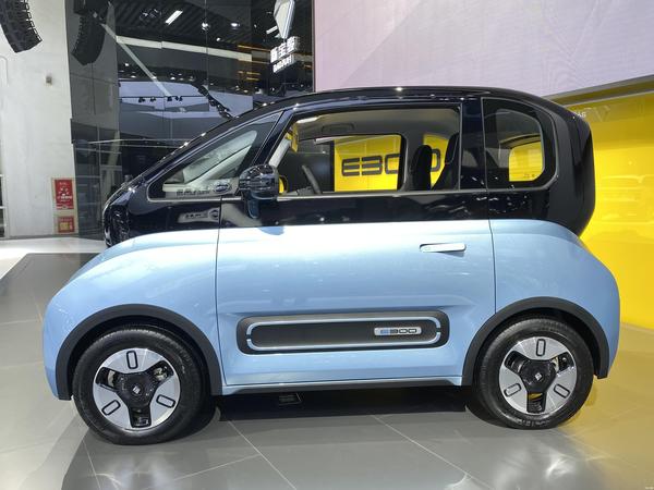 北京车展实拍新宝骏e300没想到这么好看