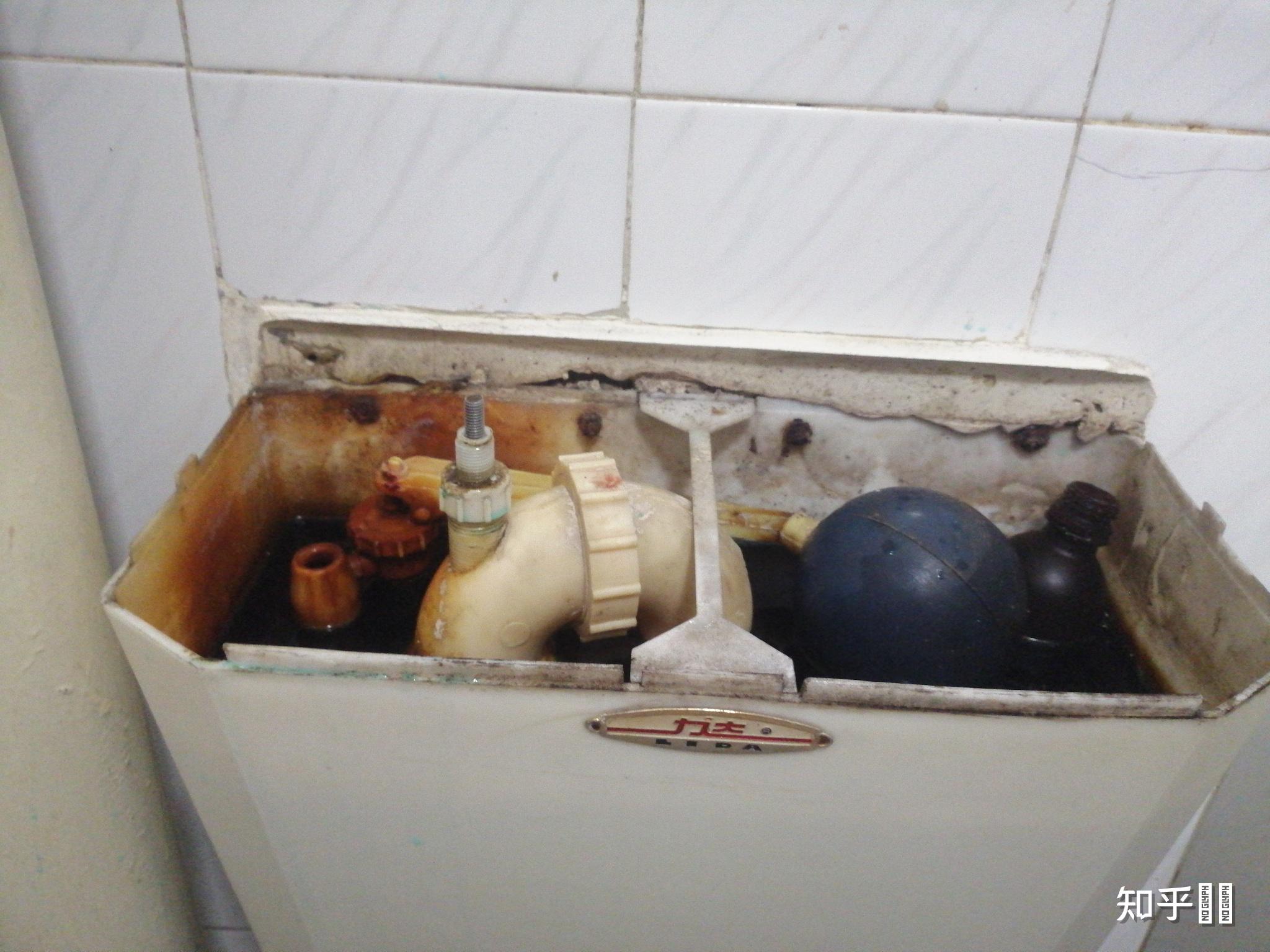 老式提拉式抽水马桶提起冲水拉杆水只出一点该怎么解决