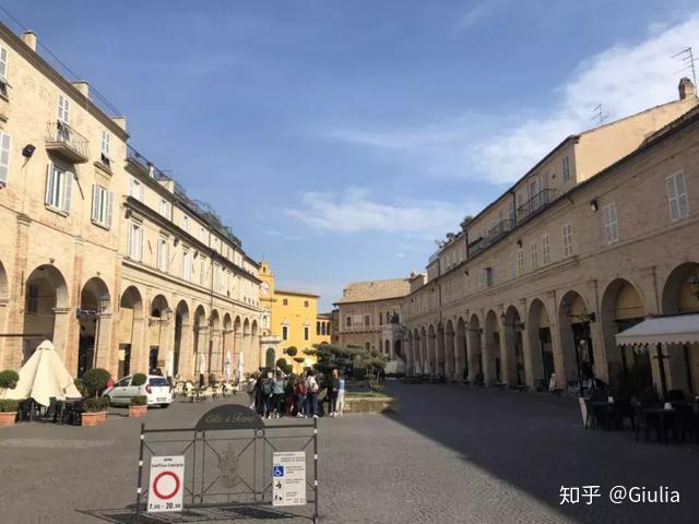 费尔莫,和她的音乐学院 - 知乎