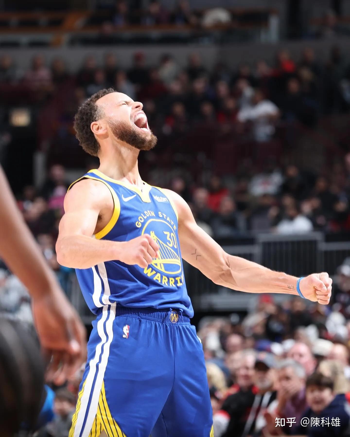 库里伪超巨实锤新赛季场均出场时间还不如詹姆斯就要求休息