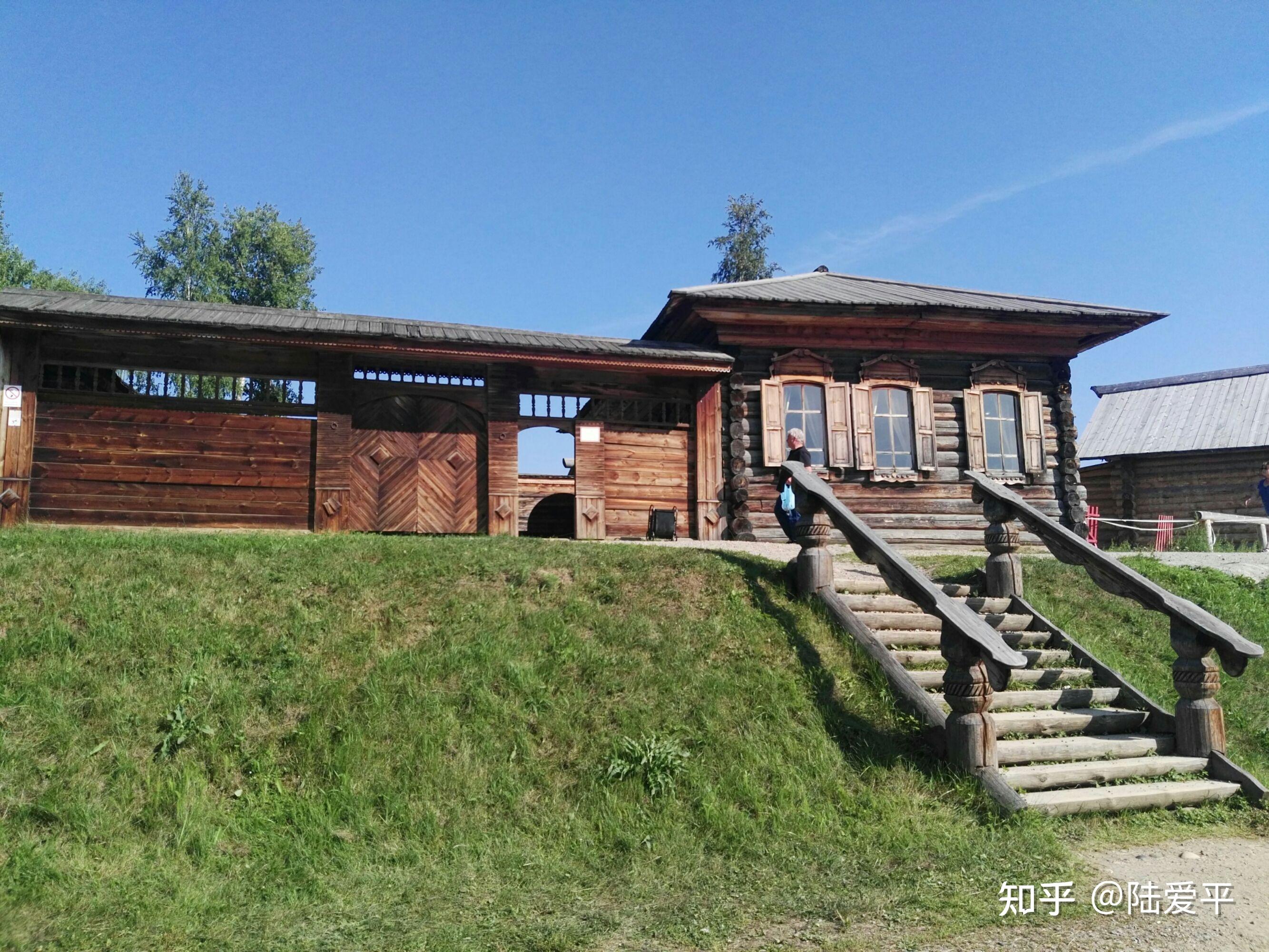 让她辞掉自己的公职,随他一起来到俄罗斯经营农场,他老婆都拒绝了,对