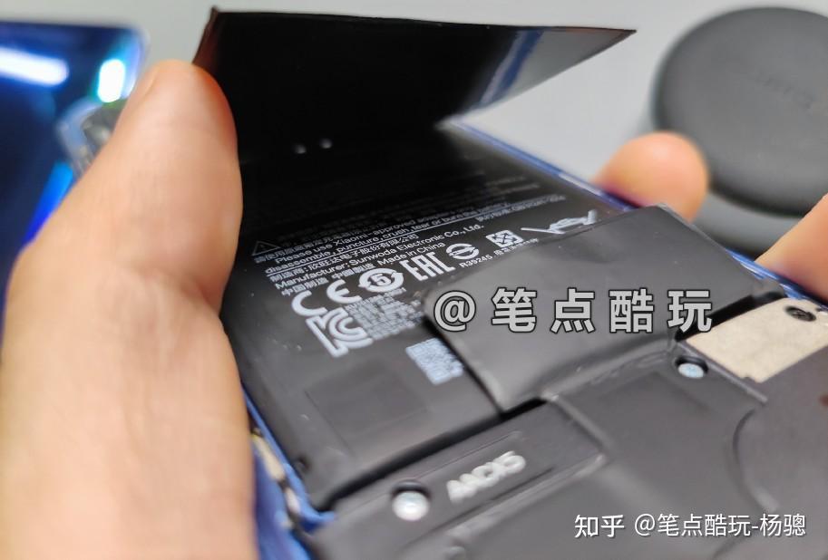 4年小米9钉子户忍痛割爱：手机后壳脱落才发现电池鼓包了 - 知乎