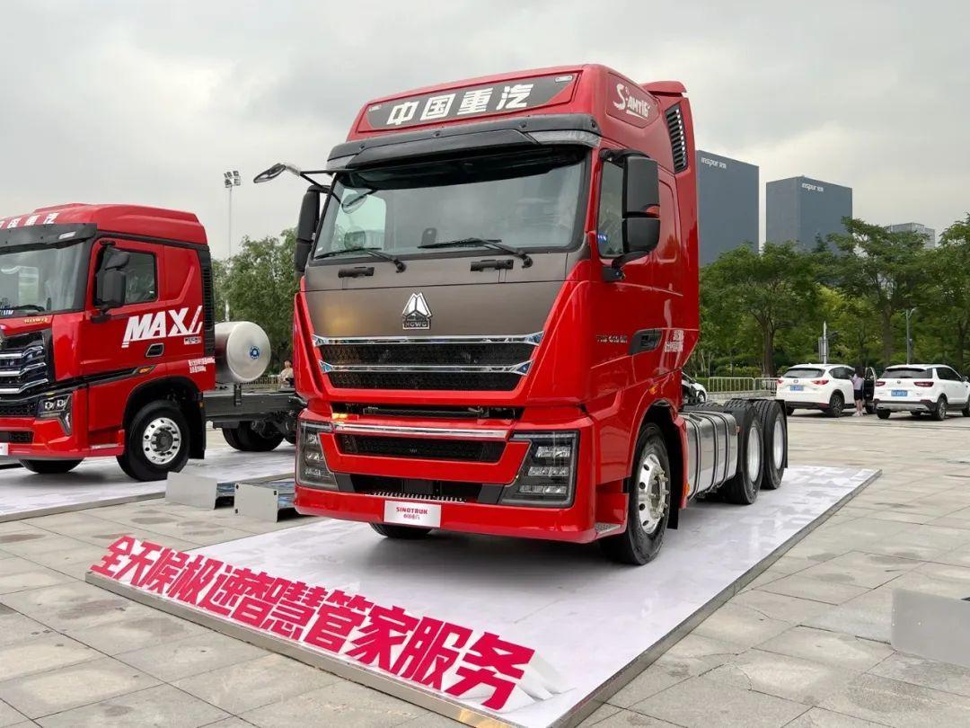 750牛米,匹配的是重汽第七代s-amt16无忧换挡变速箱和曼技术后桥;车辆