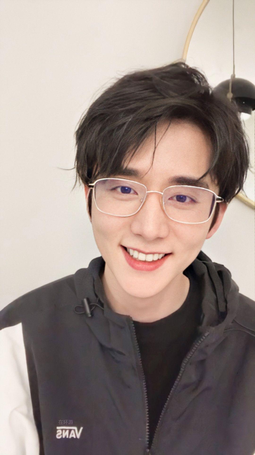 有没有张新成笑起来的壁纸