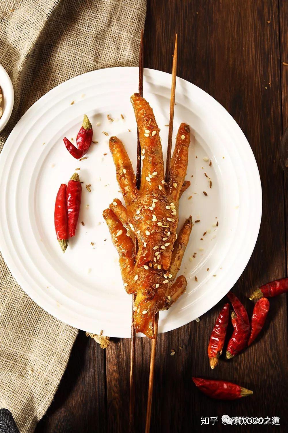 网红小吃探店阿芮烤鸡爪火爆京城的小吃no1