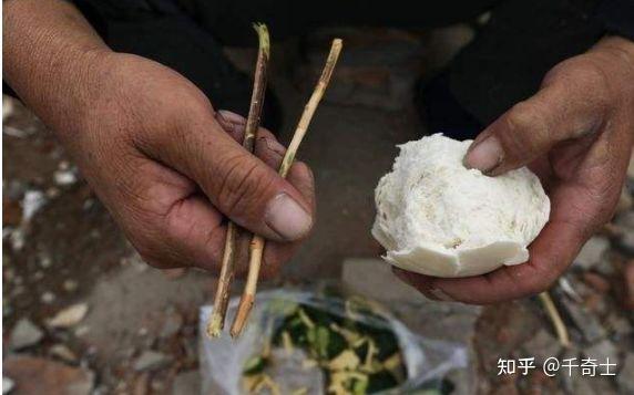 3,出去跑业务,炎炎夏日,衬衫都湿透了,还没吃饭,饿着肚子,觉得过得很