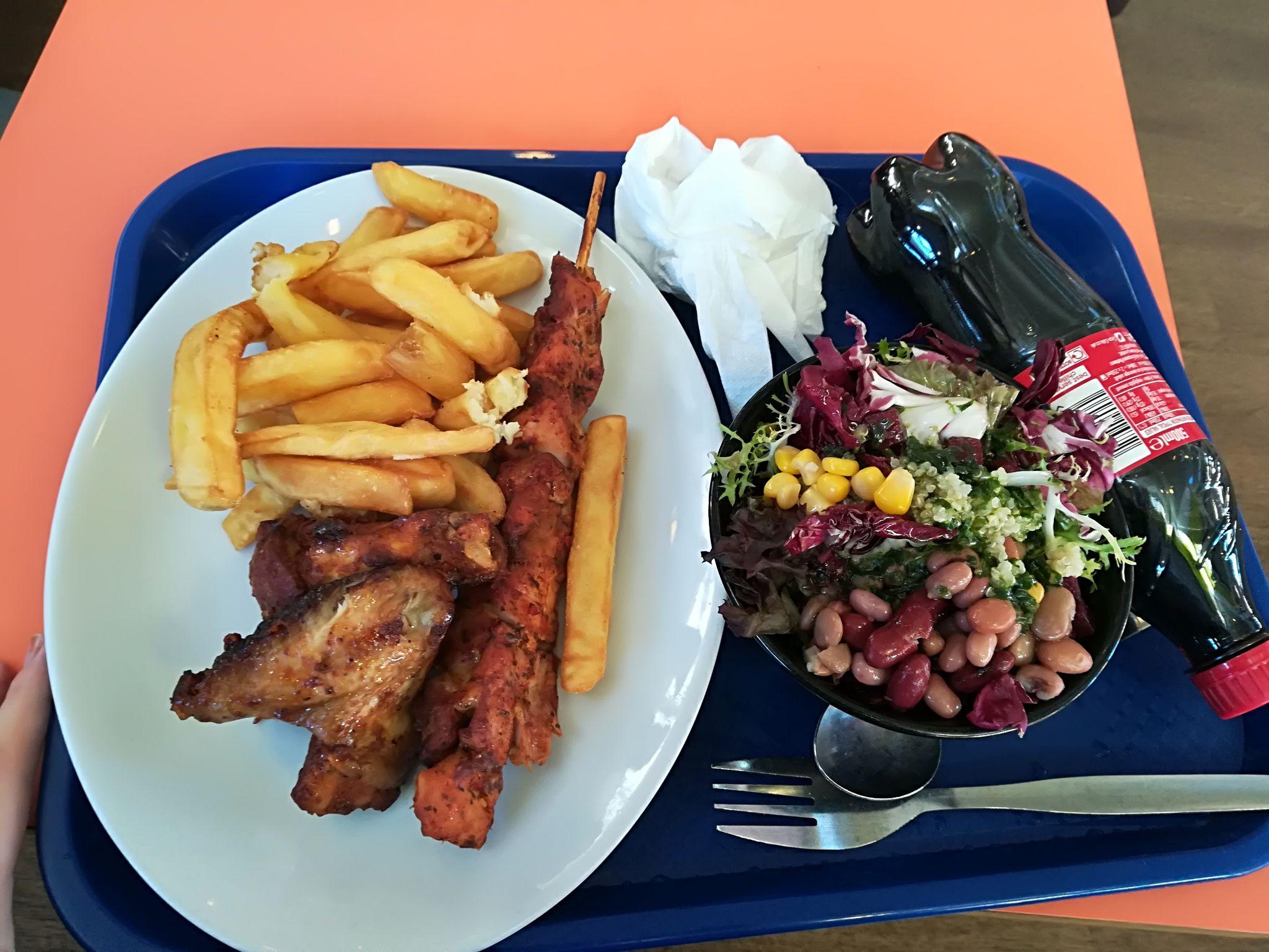 国外大学食堂是什么样子的