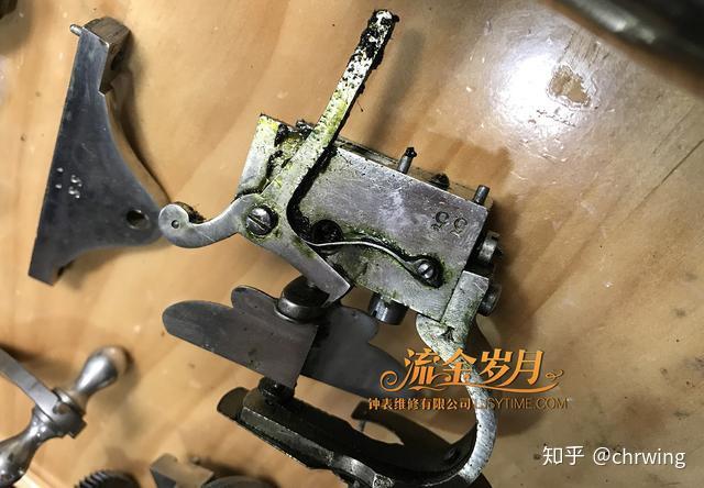 一台来自十九世纪的八音盒维修清洁保养过程堪比名表洗油保养
