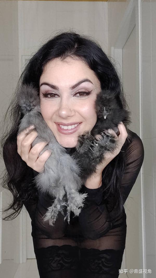 双馨，瓦伦蒂娜·纳皮 (Valentina Nappi),令人惊叹的身材和自然之美 - 知乎