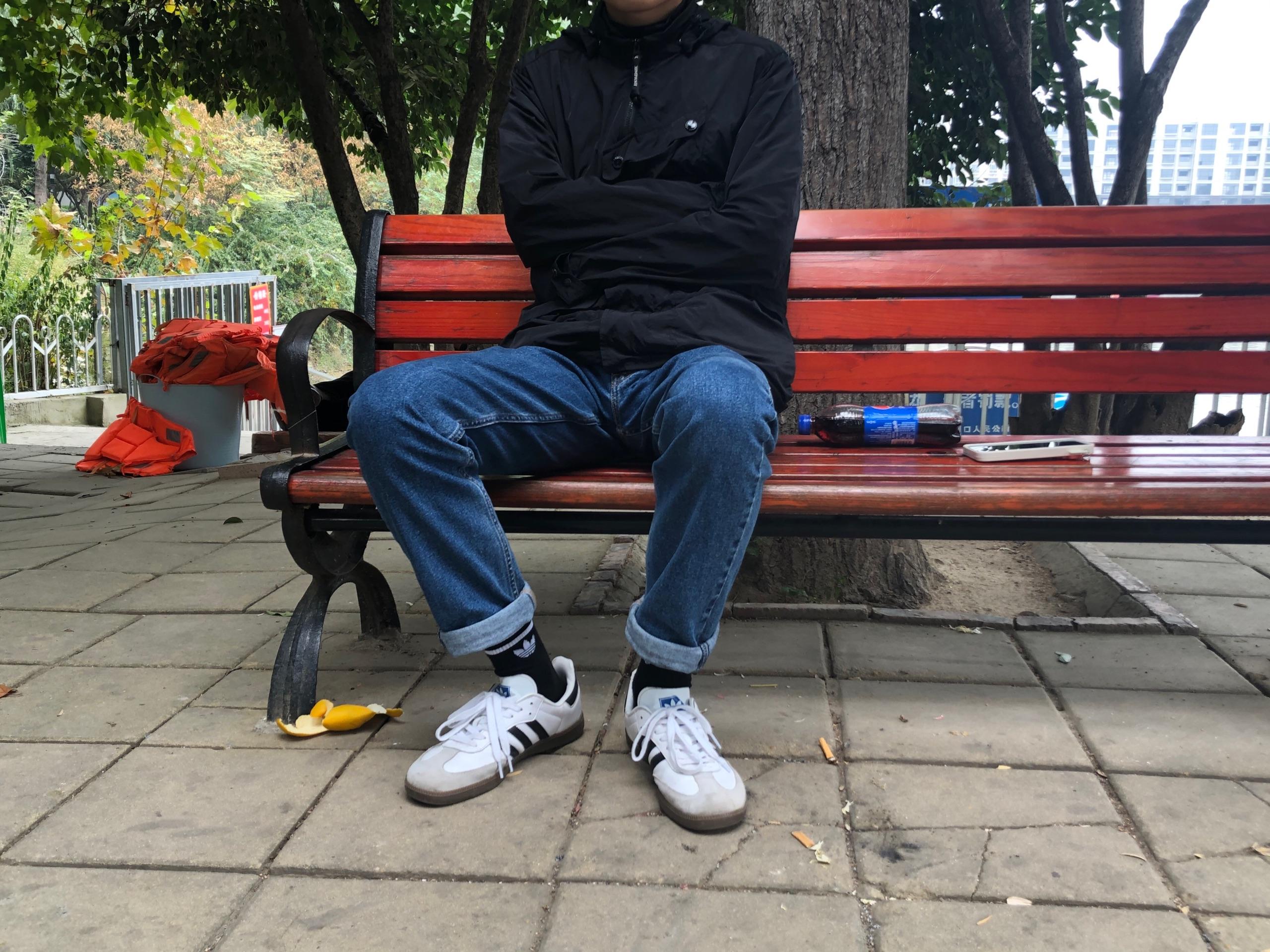 我变成了一条狗 的想法: 昨天说了,王德发喜欢闻我的jio臭味