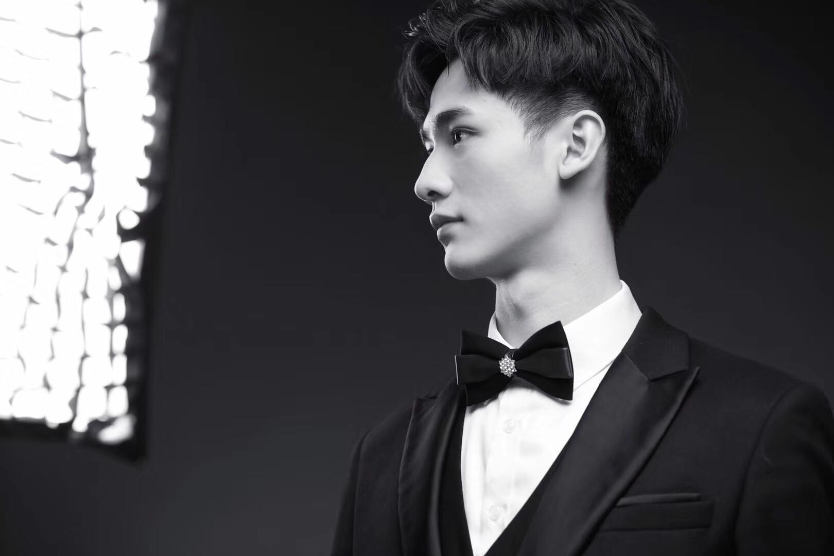 男主姜奕,剧中是姜熙的弟弟!在该剧为反派角色.