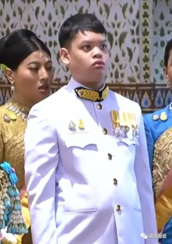 泰王又活了病危后突然携皇后贵妃公开露面泰国人气疯他咋没死