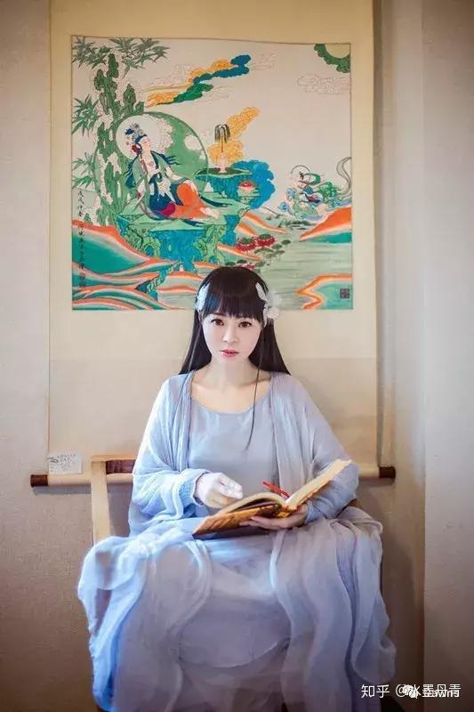 何晓燕中国教育电视台水墨丹青栏目水墨丹青书画院副院长