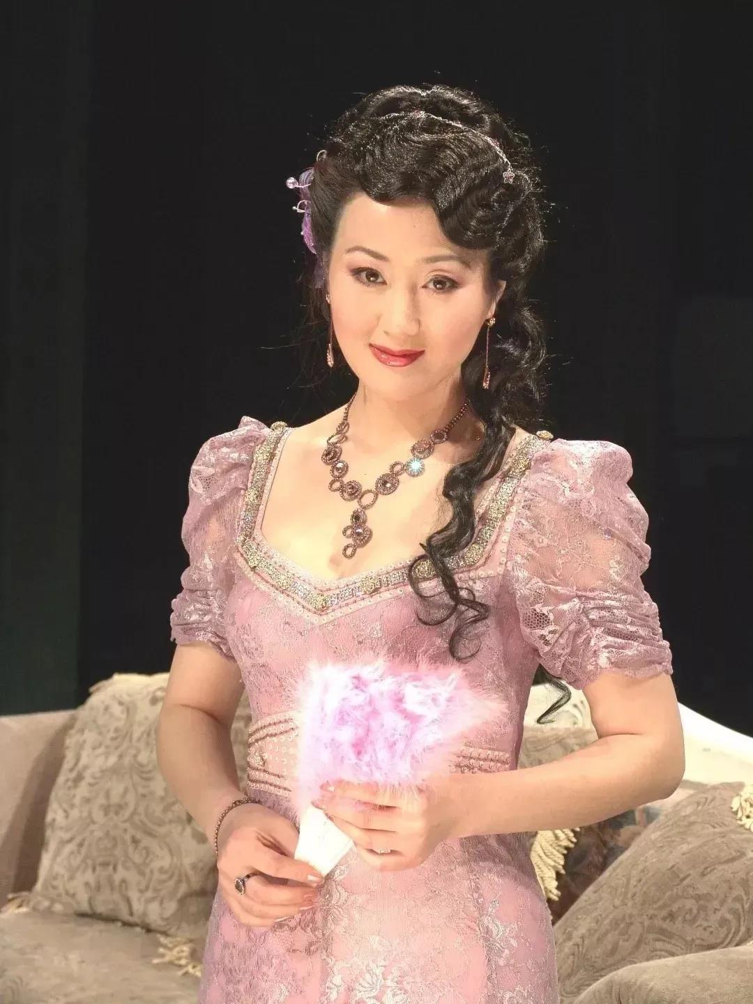 演艺云课堂·第五期 | 张艳秋:最爱《日出》——谈陈白露的人物创作