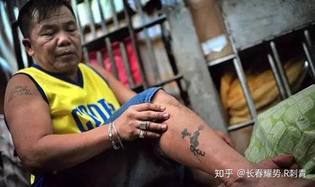 rtattoo 艺术中心 刺青学院:在监狱里的他们,靠着纹身活了下来.