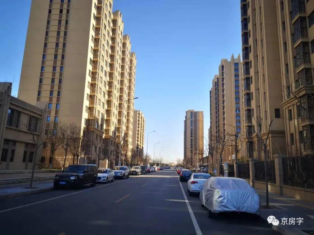而且项目位于六环以内地区,位置明显好于"顺义潮白水悦"