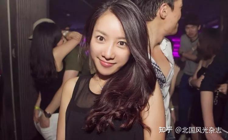 金融巨贪赖小民:家藏3吨现金,100多个情妇,受贿17亿自设黄金屋 - 知乎