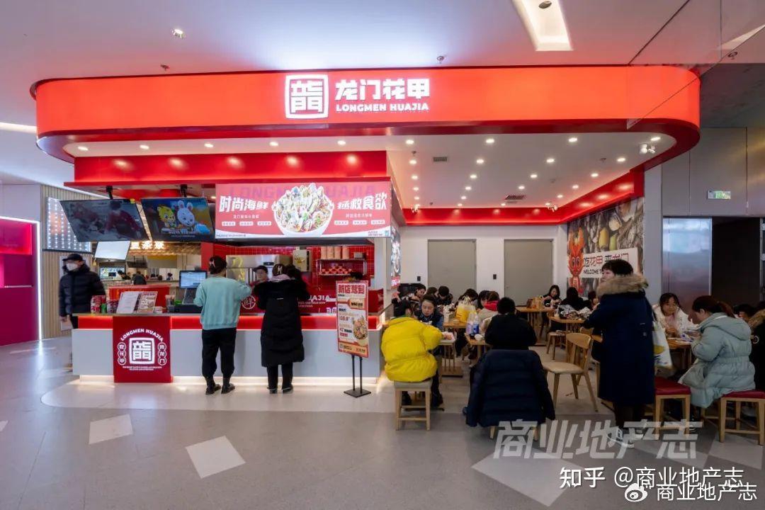 长春远大购物中心通过品牌丰富度以及局部空间的搭配亮点,形成了自然