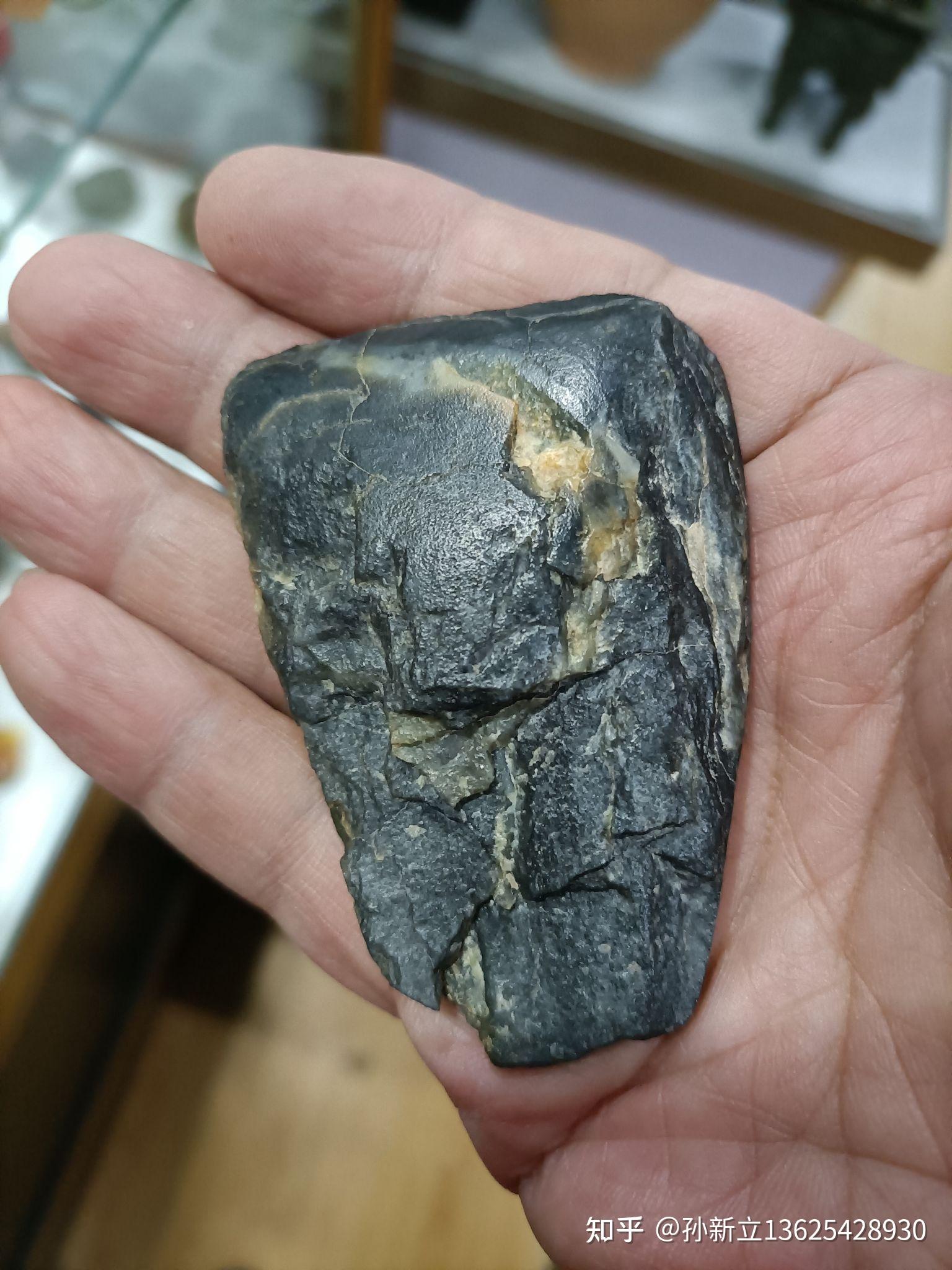 距今4000年的楼兰玉斧