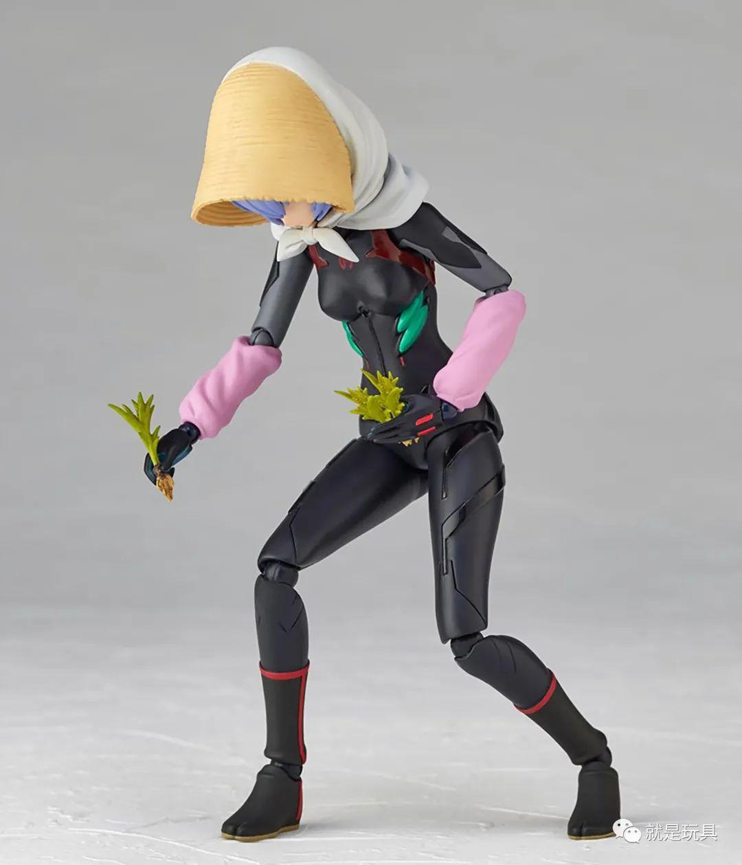 海洋堂这款绫波丽高16厘米,在黑色驾驶服外增加了 袖套,白手套,汗巾