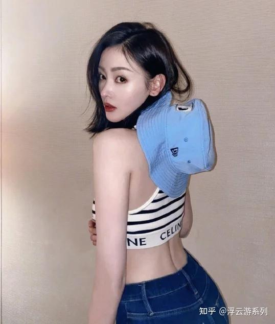 张天爱穿儿童背心秀腹肌身材羡煞旁人网友羡慕了