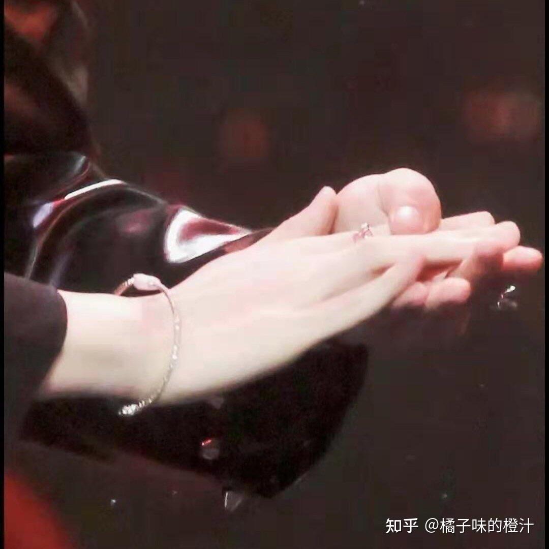 时代少年团御用手模贺峻霖