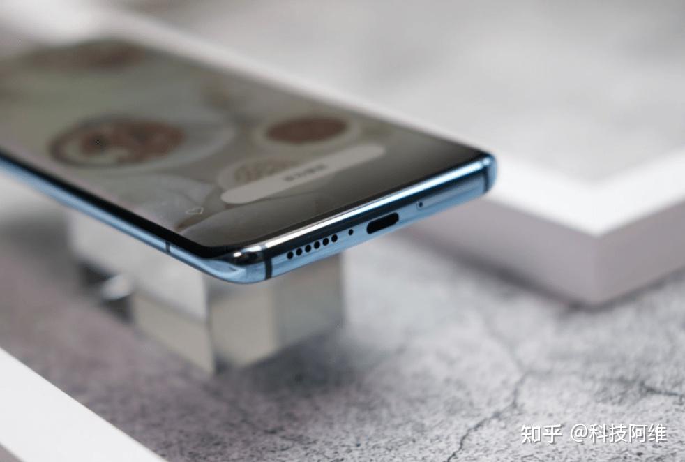 为什么几乎一夜之间智能手机好像都开始标配立体声双扬声器了