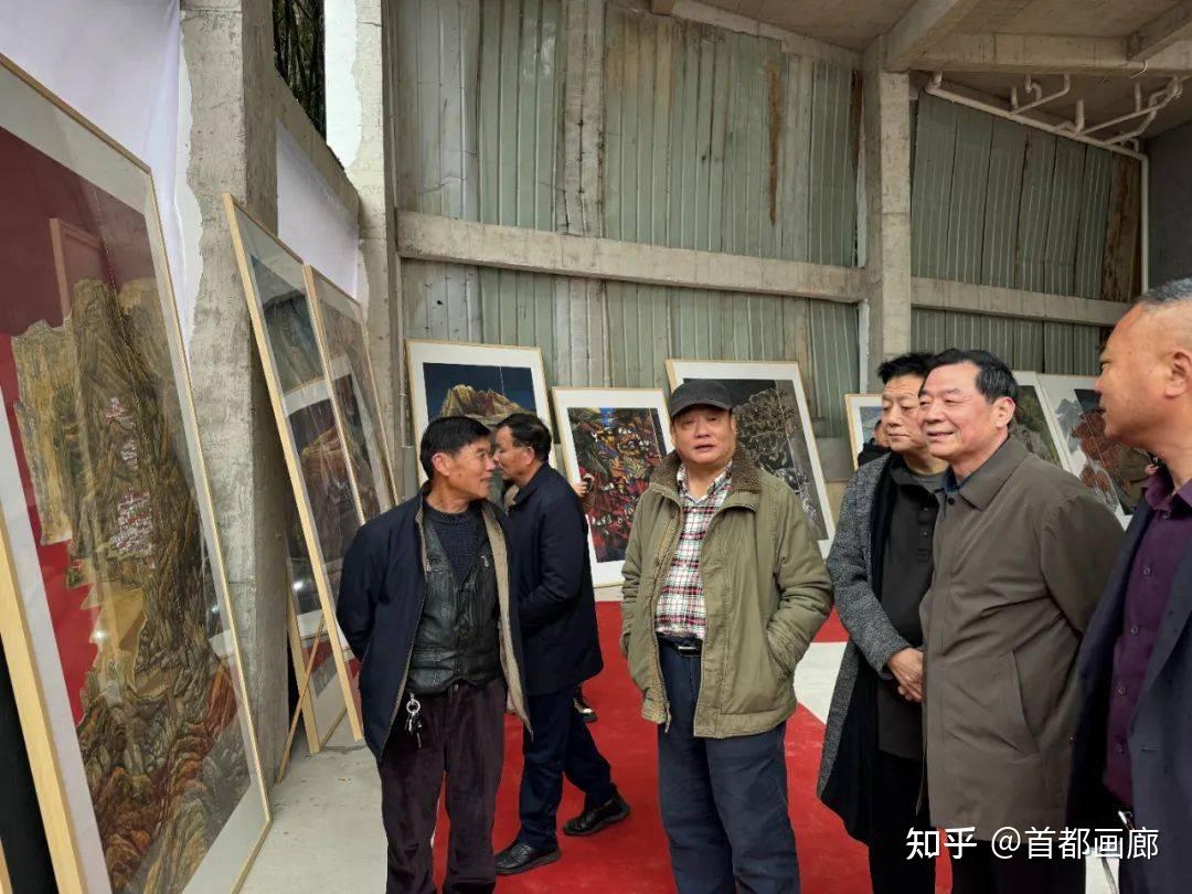活动当天,群众早早来到国家温州水牛保种场展览厅,在著名画家石金库几