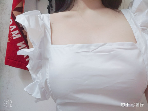 大胸妹子被人盯胸會暗自竊喜嗎