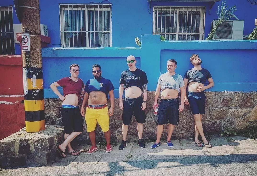 北京比基尼遭遇重大挫折多地喊话膀爷穿好衣服