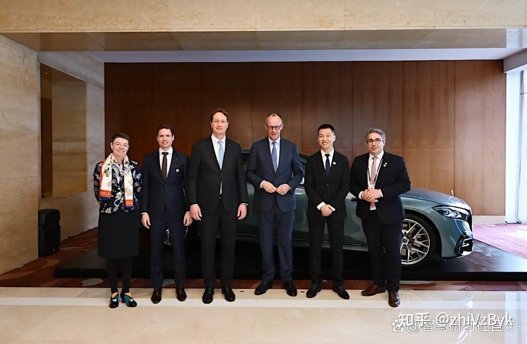 德国总理中国行试乘“奔驰新S级”,释放了什么重磅信号?