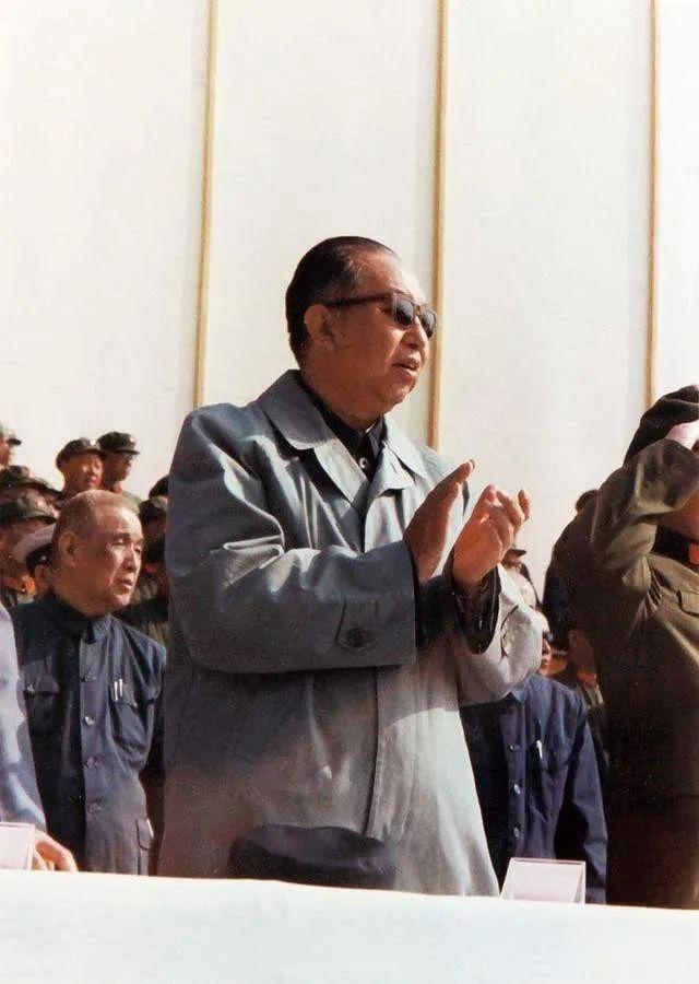 华国锋珍贵的生平罕见照 知乎 