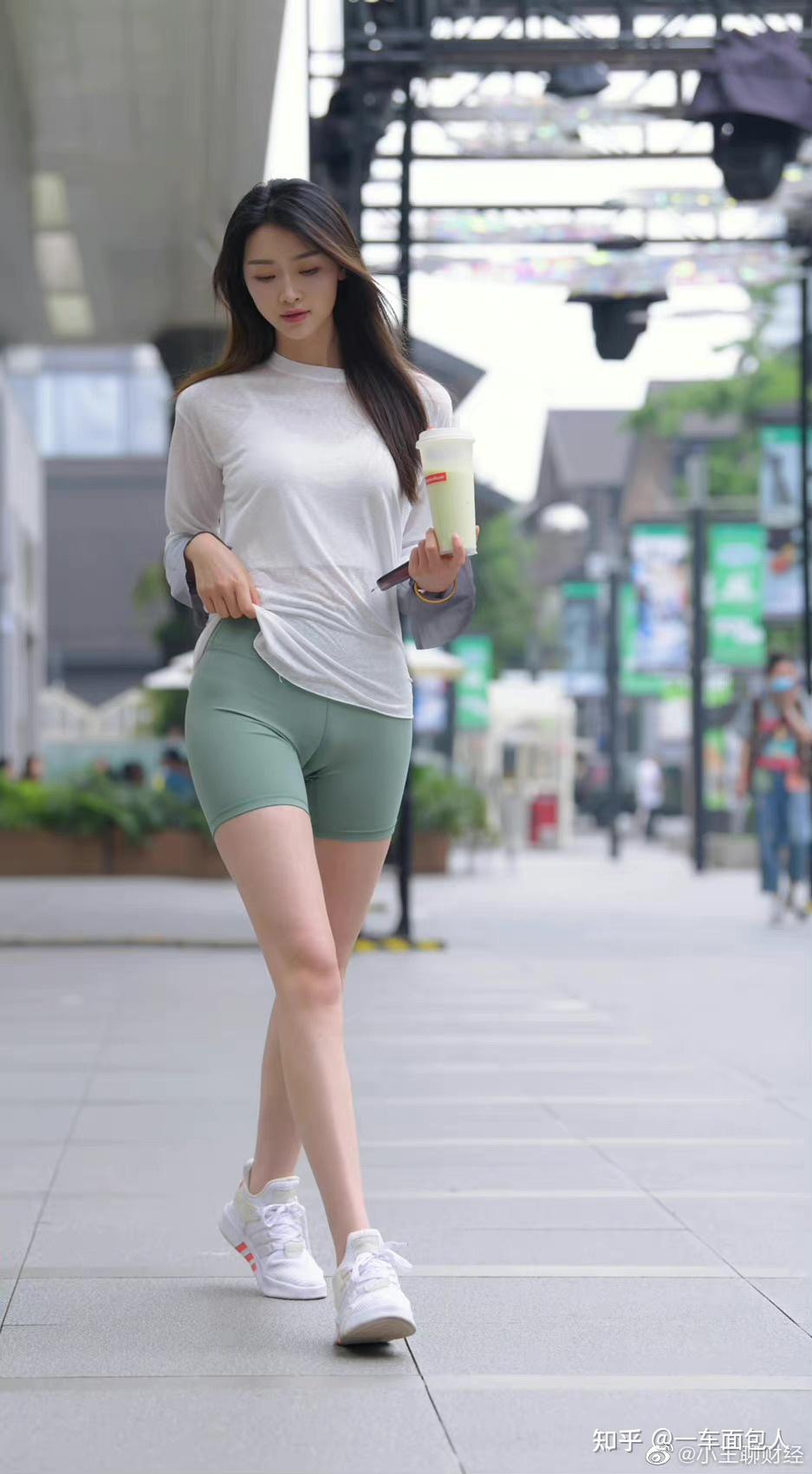 女生穿瑜伽裤爬山是不是很不雅观? - 知乎
