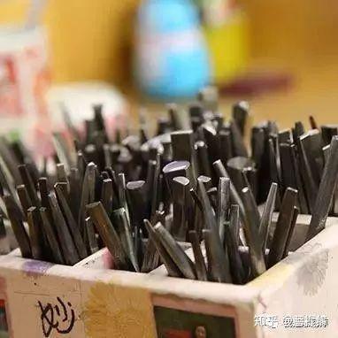 我是雕刻师,传世工艺丨最传统的金属雕刻艺信:錾刻 - 知乎