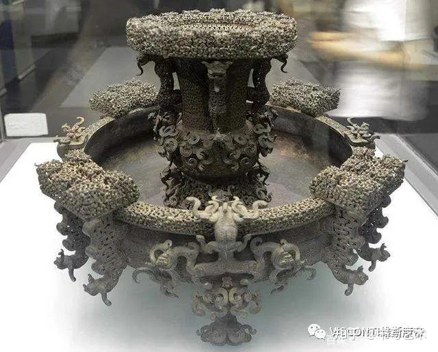 已知中国最早以失蜡法铸造的器物属春秋晚期,最具代表性的有楚地曾侯