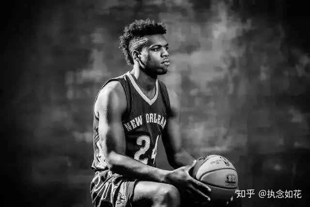 巴迪·希尔德(buddy hield)1993年12月17日出生于巴哈马自由港巴哈马