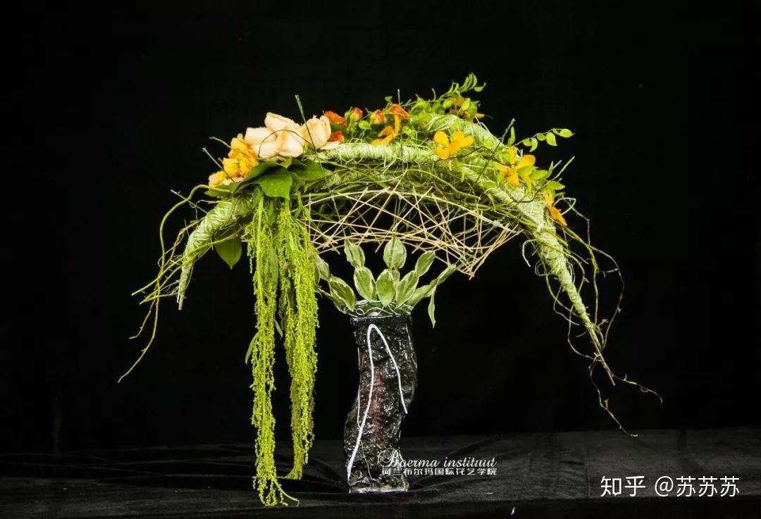 弯月形也可变化多端,上玄月较为传统,当然我们也可以制作下玄月.