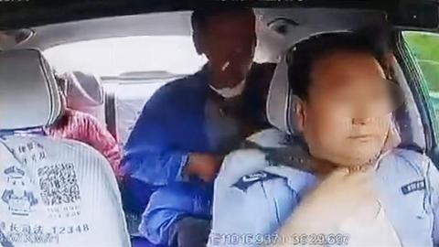 如何看待陕西一老人乘出租车用皮带勒司机,达成和解后是否有必要追究