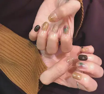 这里可能是最全的新年美甲集合了-新年美甲图片2021简单大方红色衣服